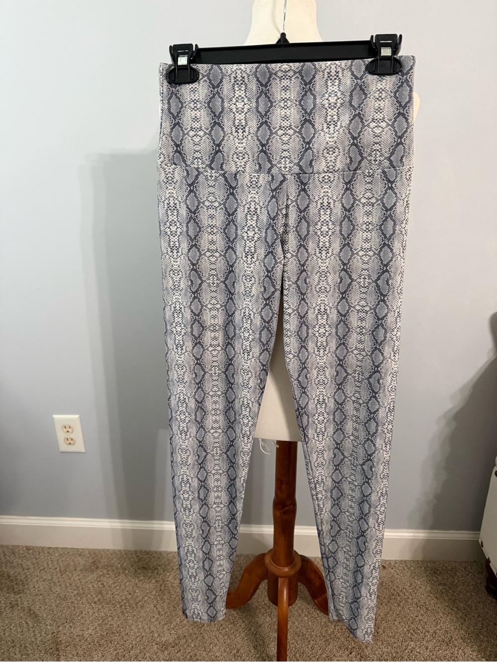 Onzie Gray & White Snake-Print High-Waist Leggings